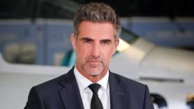 El piloto Perico Durán explica por qué tienes que poner el modo avión en el vuelo y qué pasa si no lo haces