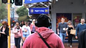 Txetxu Ausín, doctor en Filosofía e investigador del CSIC: "Uno de cada cuatro jóvenes españoles tiene sentimientos profundos de soledad. La precariedad laboral y la vivienda la están condicionando"