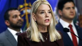 Trump destituye a la fiscal general, Pam Bondi