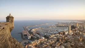 Brian vendió su casa en Estados Unidos con 40 años y se mudó a Alicante con su familia: "Allí la guardería costaba más que la hipoteca; aquí pagamos la mitad y los niños van a la playa cada día"