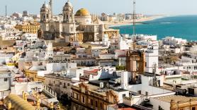 La pastelería 'El Pópulo' de Cádiz cierra tras 178 años porque el dueño del edificio lo vende: "Se cierra un negocio que va bien, los nuevos dueños quieren hacer otra cosa"