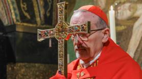 El patriarca latino de Jerusalén oficia la misa de Viernes Santo dentro del Santo Sepulcro
