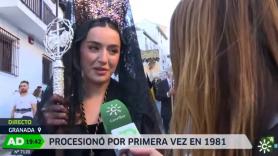 Pillan a Lola Índigo vestida de mantilla en la Semana Santa de Granada: su reacción es de 'tierra trágame'