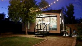 Amber, propietaria de una minicasa: "Organizar una cena en 36 metros cuadrados es como preparar un banquete dentro de un armario vestidor"