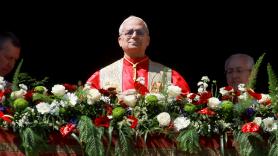 León XIV oficia su primera Misa de Resurrección y pide en el 'Urbi et Orbi' que se abandonen las armas