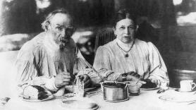 León Tolstói, escritor ruso: "Lo más importante para un matrimonio feliz no es ser compatible, sino manejar la incompatibilidad"