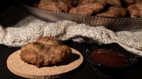 Un carnicero da el truco definitivo para cocinar los mejores filetes rusos y explica por qué se debe hacer sin pan rallado