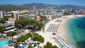 Los activistas de Mallorca, contra el turismo masivo: "Cada vez que eliges una cadena internacional sobre un negocio local, tiene consecuencias para los residentes"