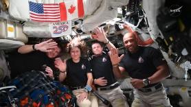 La llamativa petición de Trump que arranca la carcajada de la tripulación del Artemis