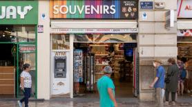 El hartazgo de un político valenciano contra el turismo masivo llega a la prensa británica: "Compran el mismo souvenir y no gastan más que cinco euros en cerveza"