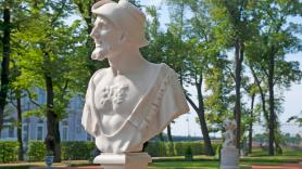 Demócrito, filósofo griego: "Hay hombres que trabajan como si fueran a vivir eternamente"