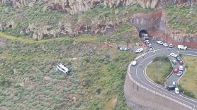 Al menos un fallecido y catorce heridos, tres graves, tras volcar una guagua en La Gomera