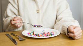 Un estudio en 200 países confirma que dos químicos del plástico flexible causaron 74.000 muertes de recién nacidos en 2018: están en el film de cocina, los juguetes y los productos de higiene personal