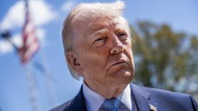 Una especialista en comunicación no verbal pone palabras a la escena más reproducida de Trump con un paraguas