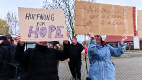 Alemania lleva dos semanas consternada por una ballena varada en el mar Báltico: los expertos explican por qué no podrán rescatarla