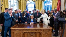 El cinismo religioso de Trump: por qué la guerra en Irán se vende como una cruzada