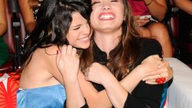 Selena Gomez asiste a un concierto de Demi Lovato y desata rumores de una posible reconciliación