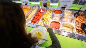 Menos azúcar, pasta y arroz, y más frutas y legumbres: todos los cambios en los menús escolares