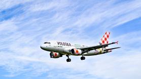 Volotea añade un recargo de hasta 14 euros por la subida del precio del combustible: qué puedes hacer si tienes un vuelo ya reservado