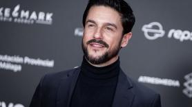 Preguntan a Alejo Sauras por la polémica entre Santiago Segura y Pedro Almodóvar: rompe una lanza por uno de los dos