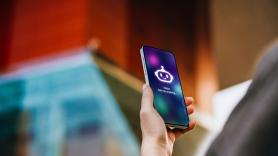 Chema Alonso, hacker, sobre la IA que usan sus hijas: "Mi hija me dice que ya no ordena su habitación sola, le tira fotos a ChatGPT y él le indica dónde poner cada cosa"