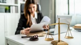 Patricia Fernández, abogada experta en migración, desmonta a Feijóo: "Los miedos sobre la seguridad pública que pueda suponer la regularización son manifiestamente racistas y no tienen ninguna base legal"