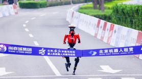 Lo que hizo el robot chino de la media maratón después de cruzar la meta lleva ya más de 200.000 reproducciones