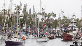 Barcos de la Global Sumud Flotilla desvían en el Mediterráneo un buque de carga con "materias primas destinadas a abastecer la maquinaria de guerra israelí"