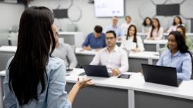 Una docente relata el dilema sobre si está bien dejar que los alumnos entreguen los trabajos fuera de plazo: la razón es vital
