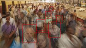 Multado por ir en bici gracias al reconocimiento facial en una calle de Shanghái: "Esto no ha hecho más que empezar, puedo ser identificado en cualquier calle"