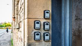 Confirmado: los vecinos de Barcelona pueden cobrar 2.500 euros del Ayuntamiento si modifican los estatutos de su comunidad para prohibir los pisos turísticos en el edificio