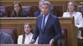 Sánchez desactiva el intento de Feijóo de criticar la gestión económica: "¿Eso se lo escriben?"