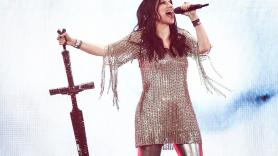 Laura Pausini se disculpa tras criticar a los que ocupan la primera fila de los conciertos: "Quizás me expliqué mal"