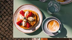 Los vecinos de Barcelona piden acabar con los 'brunch' mientras recuperan el esmorzar de forquilla, el desayuno obrero catalán del siglo XIX