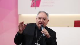 José Mazuelos, obispo de Canarias: "Habría que meter a mucha gente en un cayuco cinco días y sin comer para ver cómo llegan"