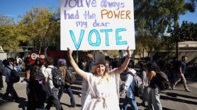 En casa, pariendo y sin voto: la manosfera promueve en EEUU el fin del sufragio femenino