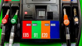 La Comisión Europea estudia autorizar el combustible E20 en toda la UE: los eurodiputados de la derecha alemana lo defienden como vía para bajar el precio de la gasolina