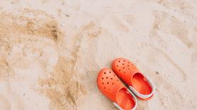 Una pyme murciana gana un pleito millonario a Crocs ante el Tribunal de la UE: la marca estadounidense pierde la exclusividad de diseño en Europa