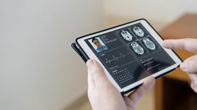 Théodore Christakis, profesor de derecho digital: "Los gigantes tecnológicos están construyendo las mayores acumulaciones privadas de datos de salud jamás imaginadas"