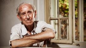 Tiene 102 años y lleva una década yendo a clases de cerámica: "Todavía no estoy satisfecho con lo que hago, puede que algún día lo consiga"