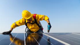 Los trabajos que más han crecido en España en la última década (y los que vienen): del boom tecnológico a la sanidad y los cuidados