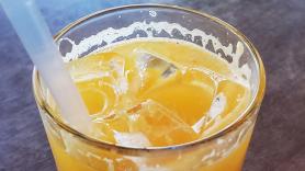 Un adolescente francés chupó una pajita de una máquina expendedora de zumo de naranja en Singapur: ahora se expone a dos años de cárcel