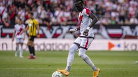 Le critican a Pathé Ciss, futbolista del Rayo Vallecano, una falta de ortografía y su respuesta es de Balón de Oro