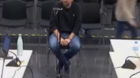 Pablo Iglesias se fija en cómo estaba sentada Sáenz de Santamaría en la Audiencia Nacional y recuerda lo que le pasó a él