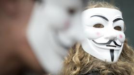 Grecia quiere prohibir el anonimato en redes como dijo Sánchez y un experto aclara por qué no debe preocuparte: "No es todo o nada"