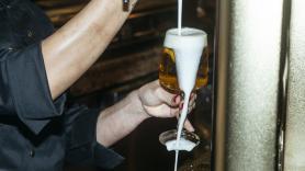 Pide una caña en un bar de Madrid y lo que le sirven provoca casi 1.000 comentarios al instante