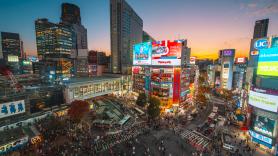 Japón marca las normas: obligará a los turistas a pagar el triple por salir del país con la 'sayonara tax' desde julio para frenar el turismo masivo
