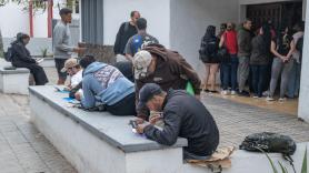'Le Monde' desmonta las críticas de la derecha francesa sobre la regularización de migrantes en España: ni 'efecto llamada' ni los regularizados trabajarán en Francia