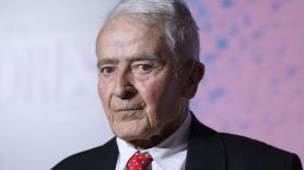 Muere el artista gráfico Cruz Novillo, creador de los logos de PSOE, Correos y Renfe o la bandera de Madrid