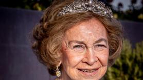 Una revista especializada en realeza analiza la presencia de la reina Sofía en el cumpleaños de Carlos Gustavo de Suecia: "Deslumbró"
